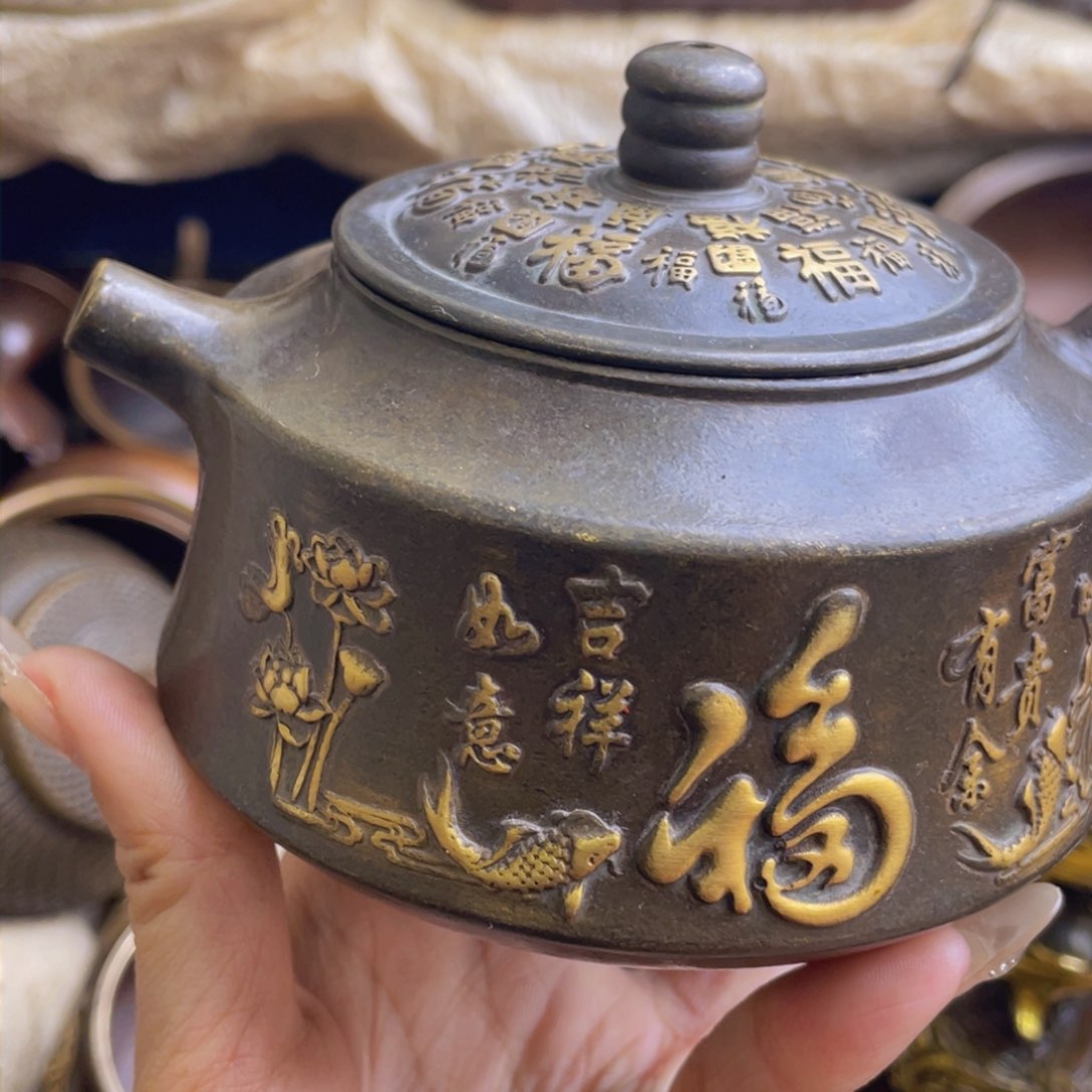 原矿风磨铜茶壶。