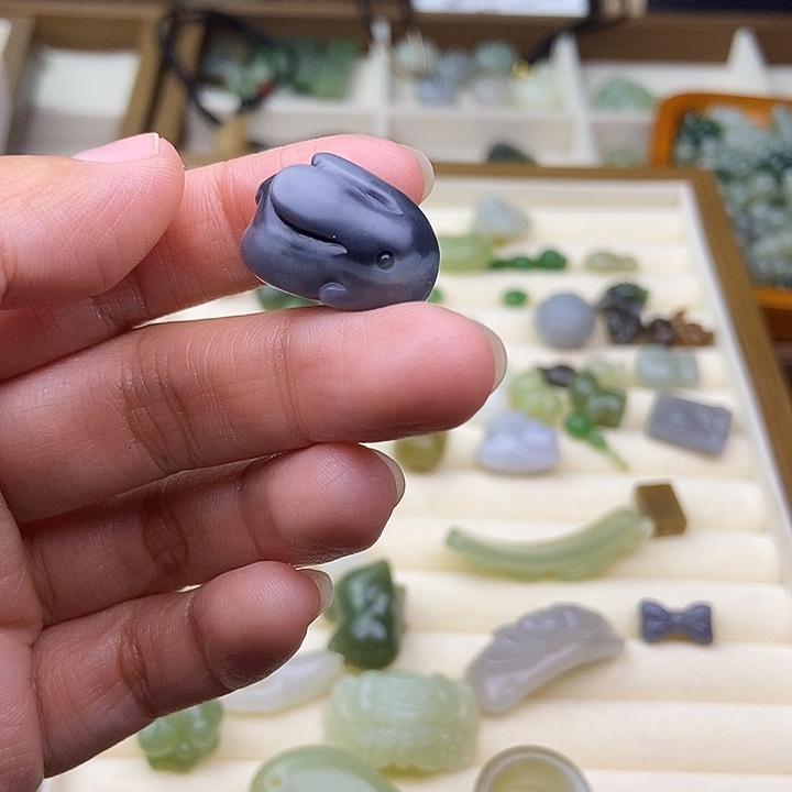 简***木和田玉未镶嵌颈饰