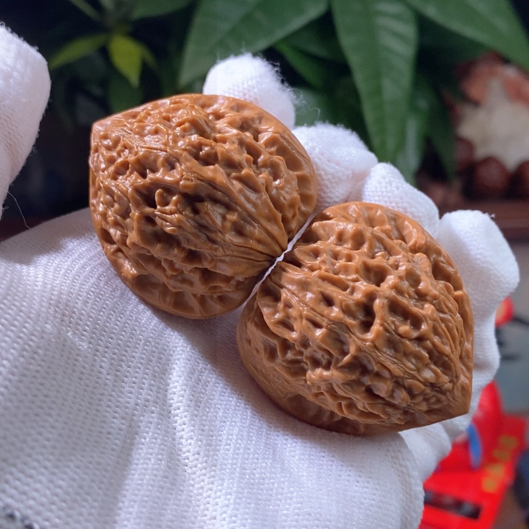 文玩核桃吊坠金牛