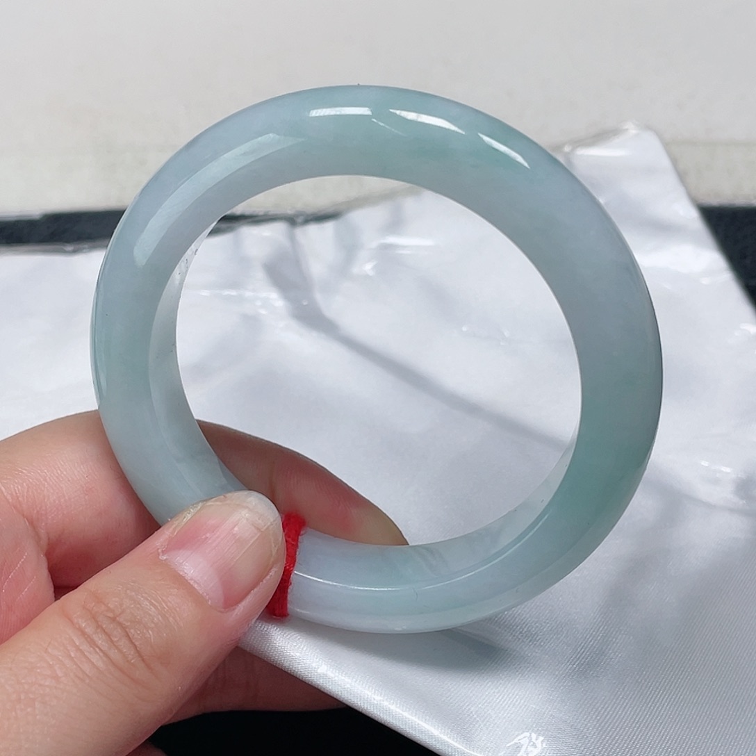 翡翠手镯未镶嵌54圈