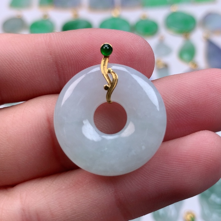 翡翠颈饰18K金镶嵌天然翡翠a货