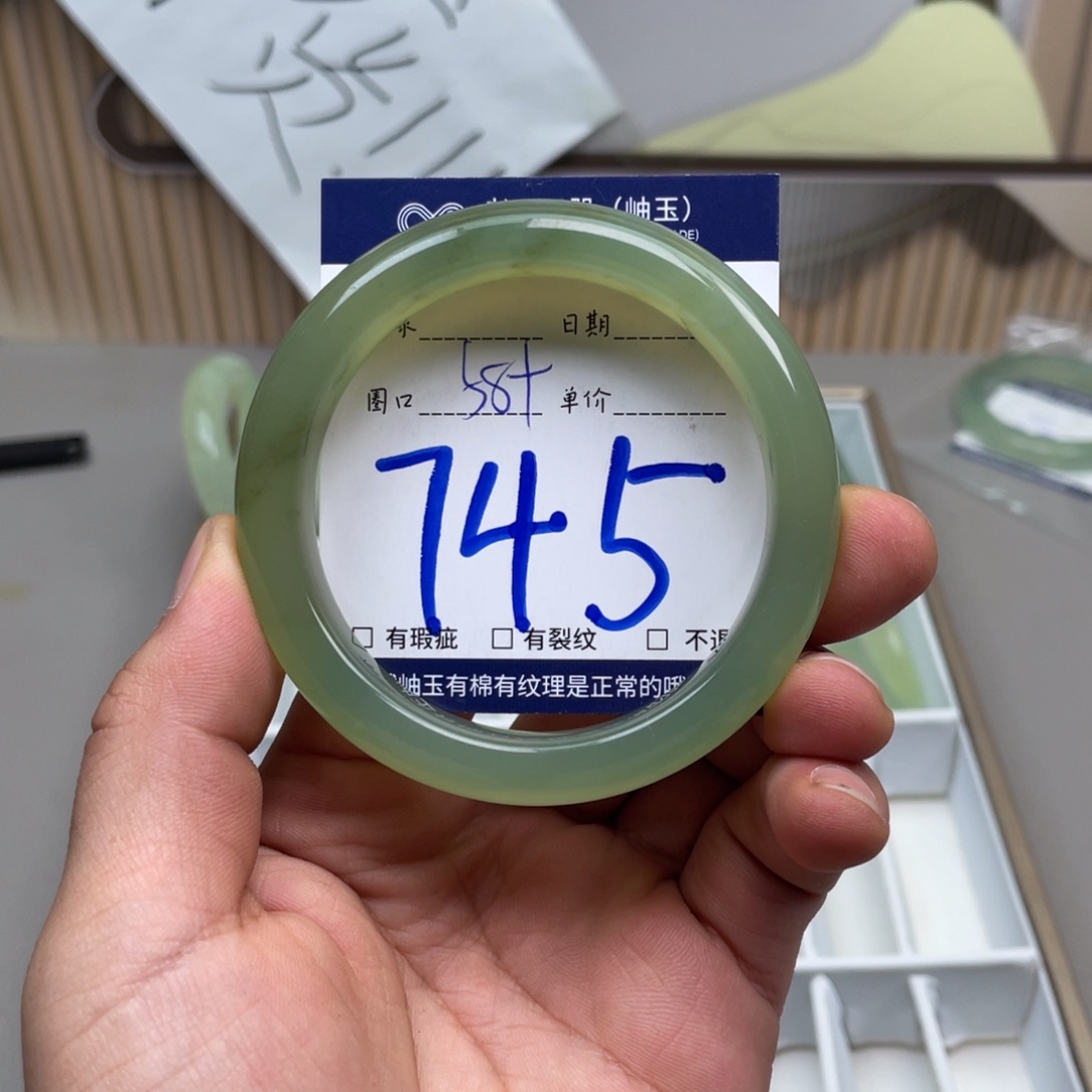 岫玉手镯手镯未镶嵌