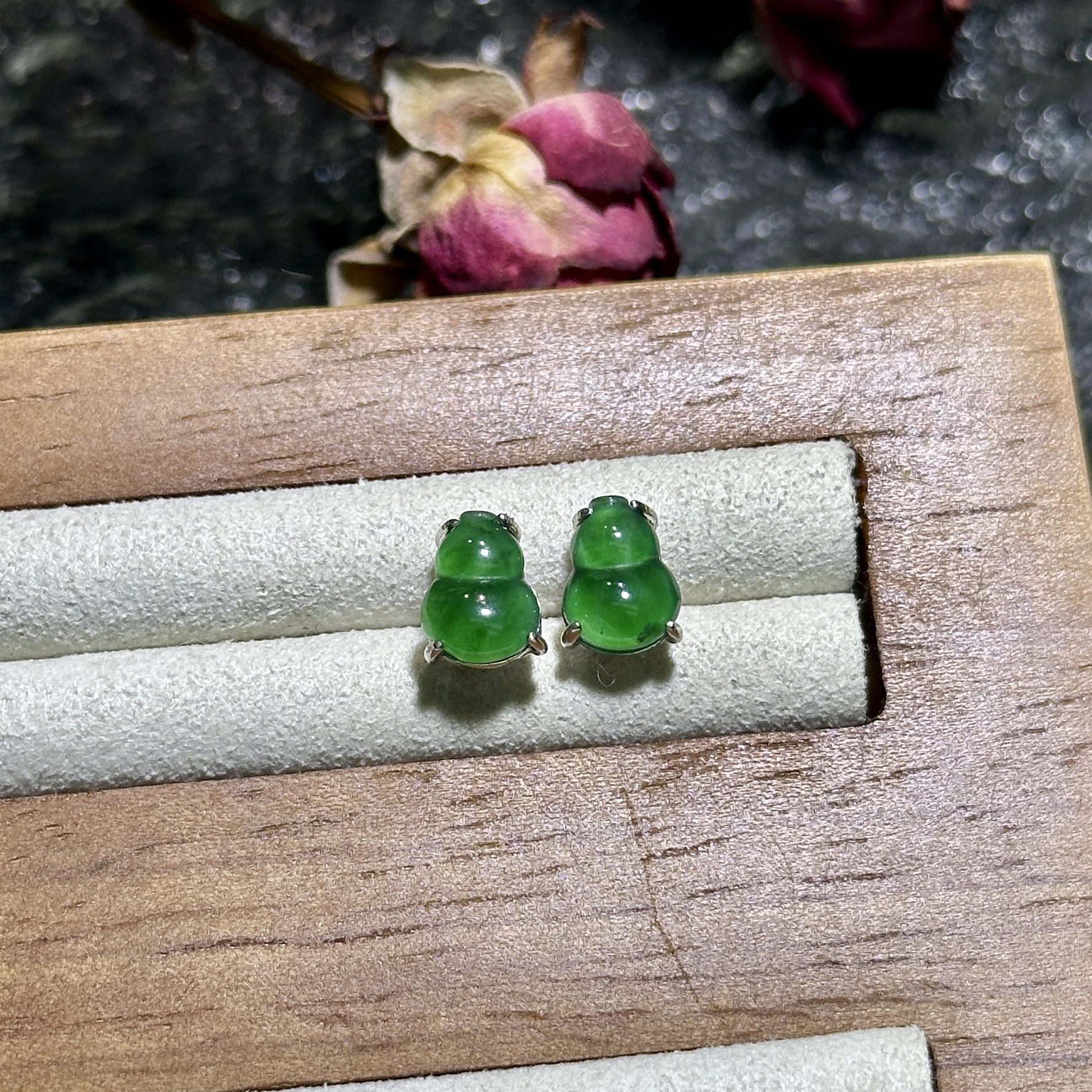 S925银冰绿葫芦耳钉天然翡翠
