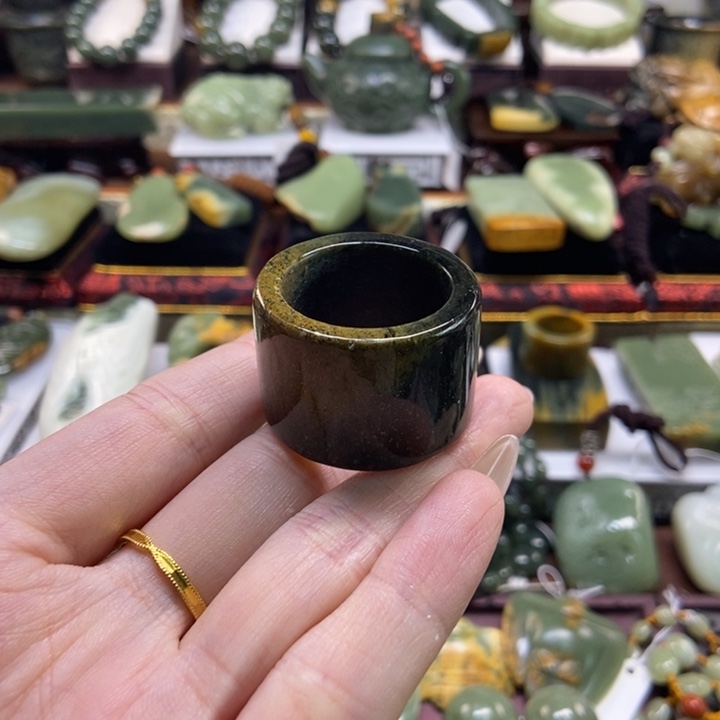 未镶嵌戒指岫岩河磨玉（透闪石质玉）白*翁