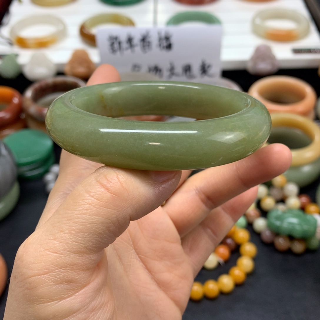 石英质玉手镯未镶嵌