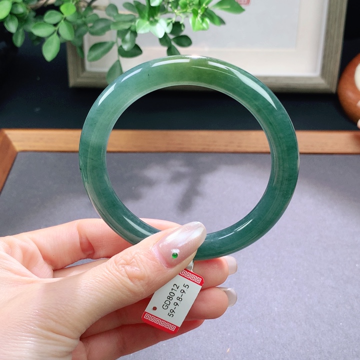 翡翠手镯未镶嵌天然翡翠手镯