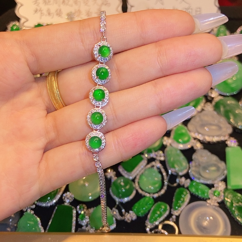 【闪购商品】翡翠未镶嵌颈饰