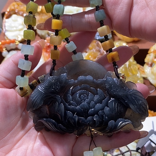 蛇纹石玉未镶嵌颈饰