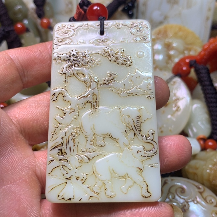 和田玉未镶嵌挂件朕