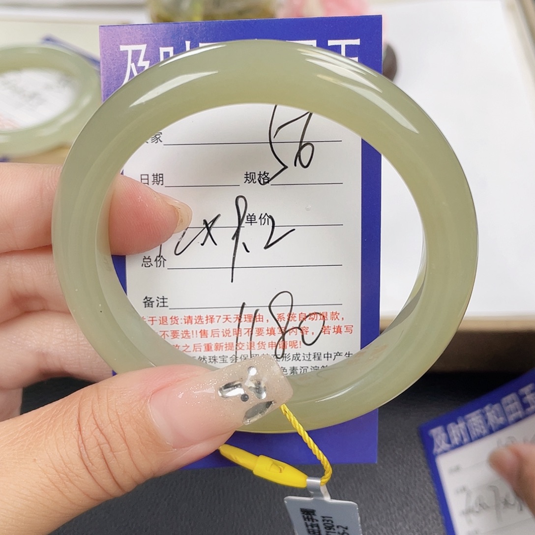 和田玉未镶嵌手镯