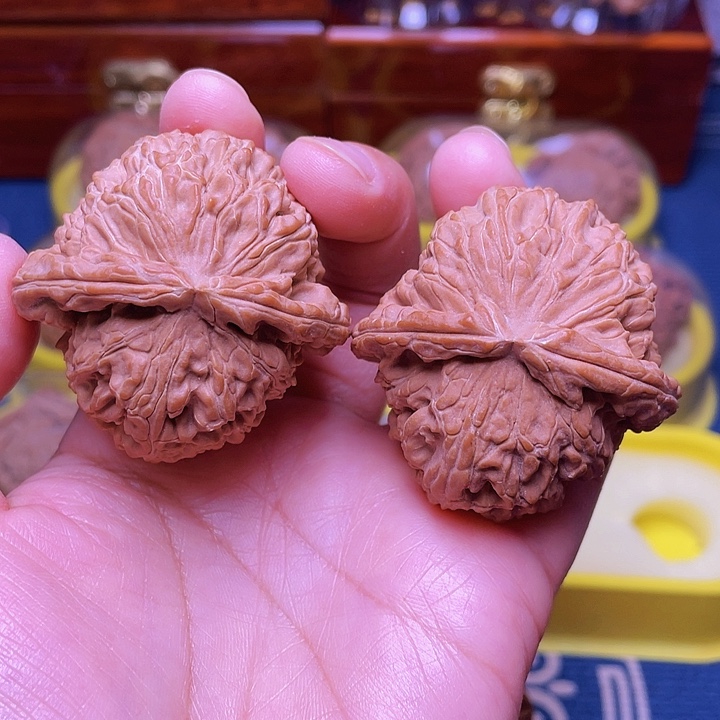 文玩核桃把件凌***?白狮子