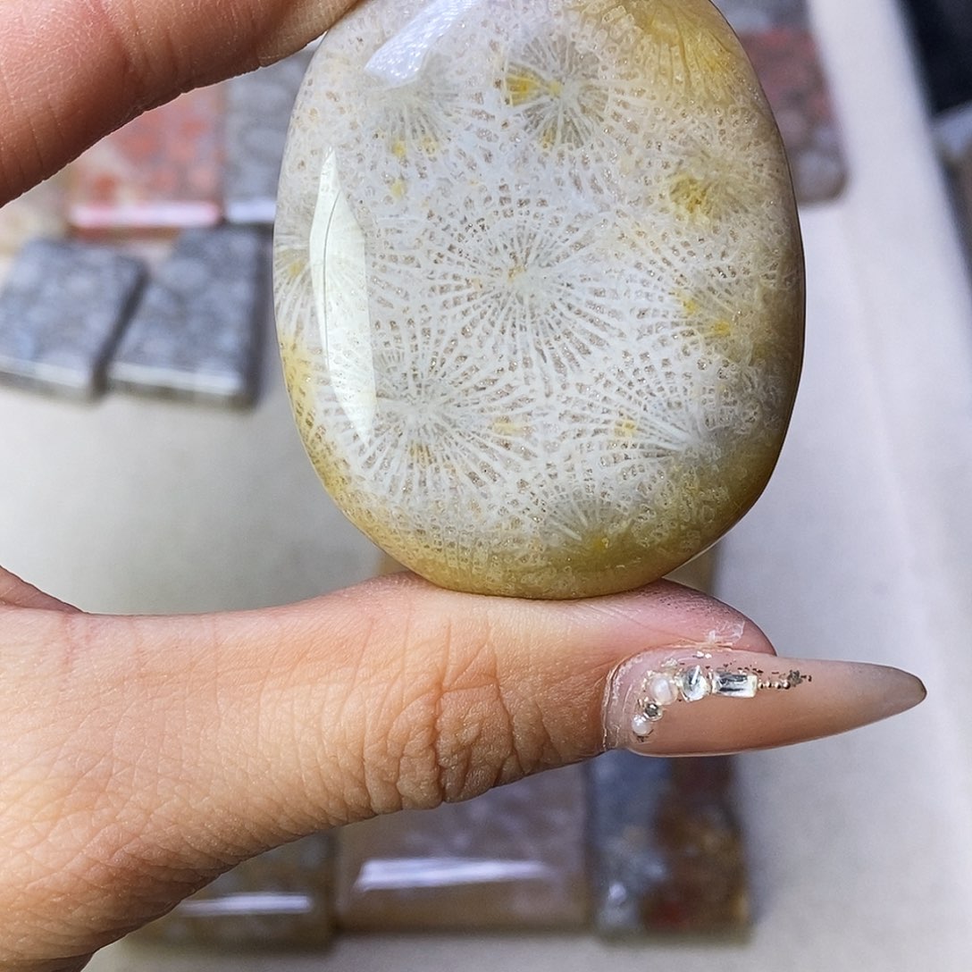 合金颈饰硅化玉蔷**美