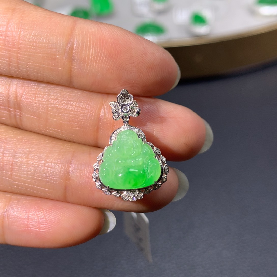 翡翠颈饰18K金镶嵌翡翠