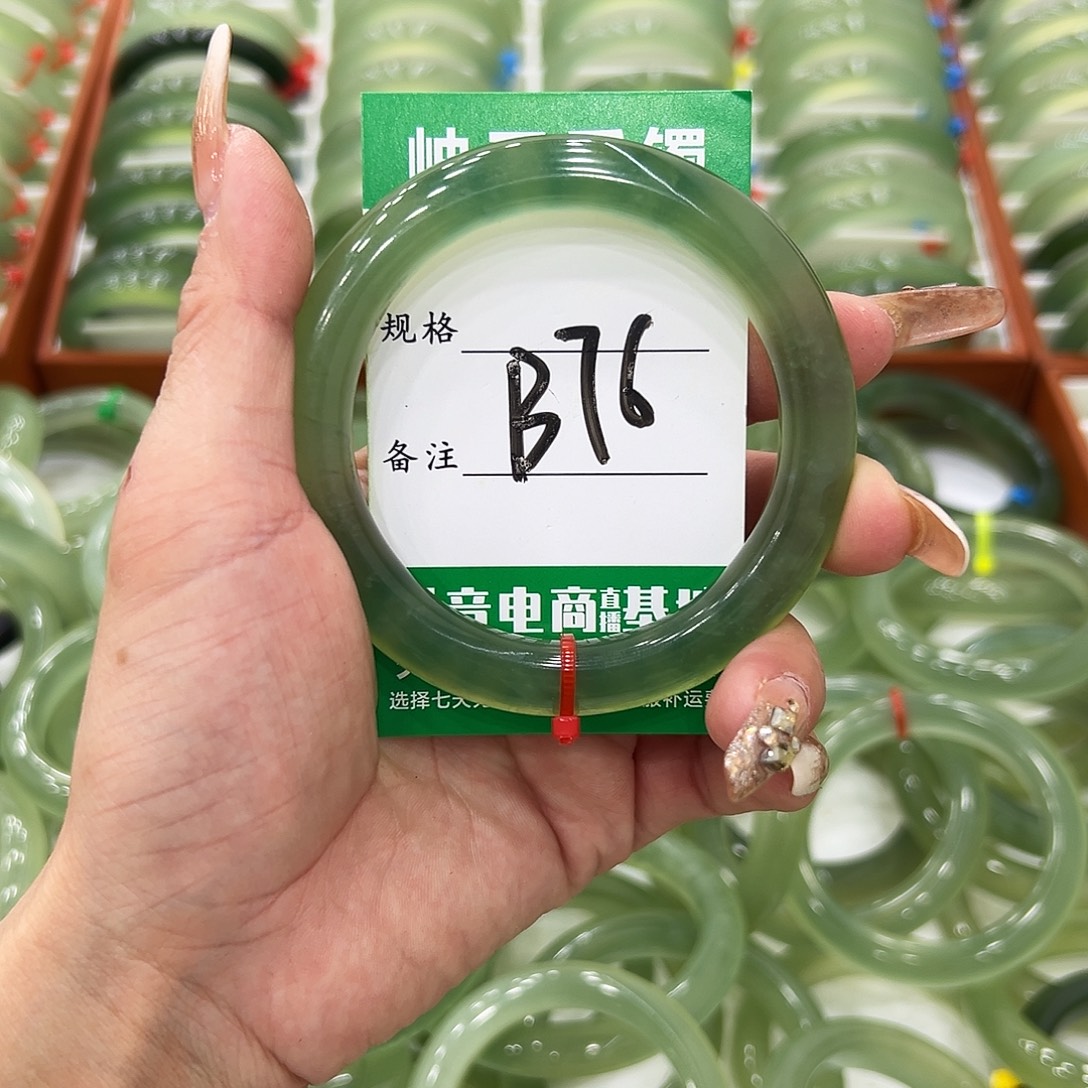 随***行蛇纹石玉未镶嵌手镯