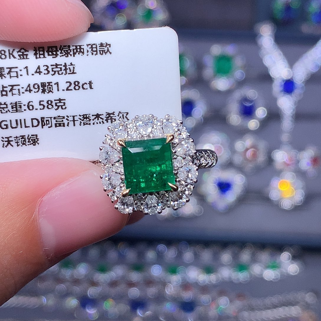 祖母绿戒指18K金镶嵌