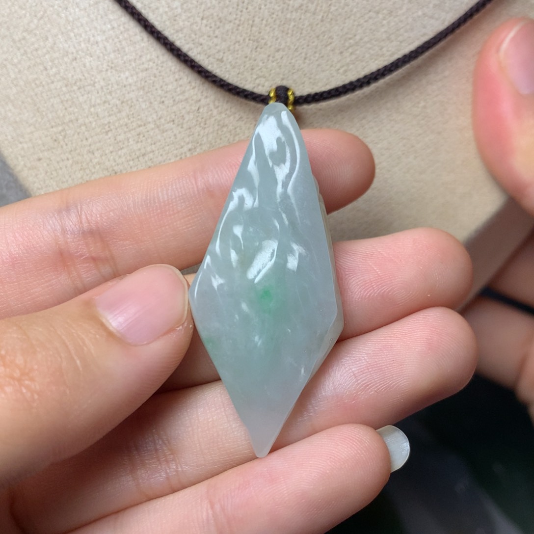 翡翠颈饰未镶嵌吊坠