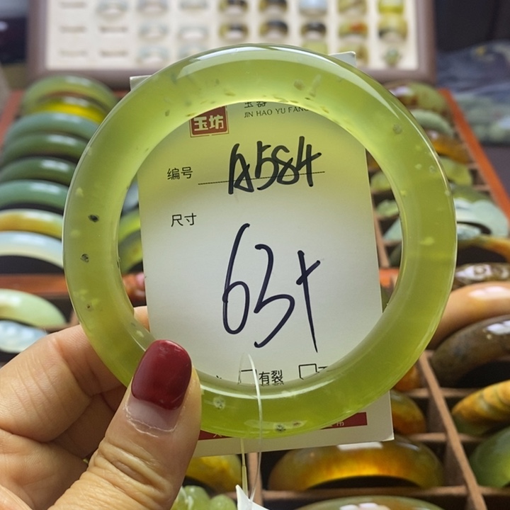 蛇纹石玉手镯未镶嵌