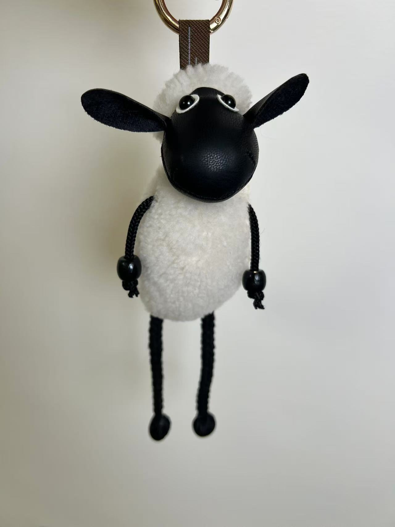 2025年新款时尚真毛绒挂件