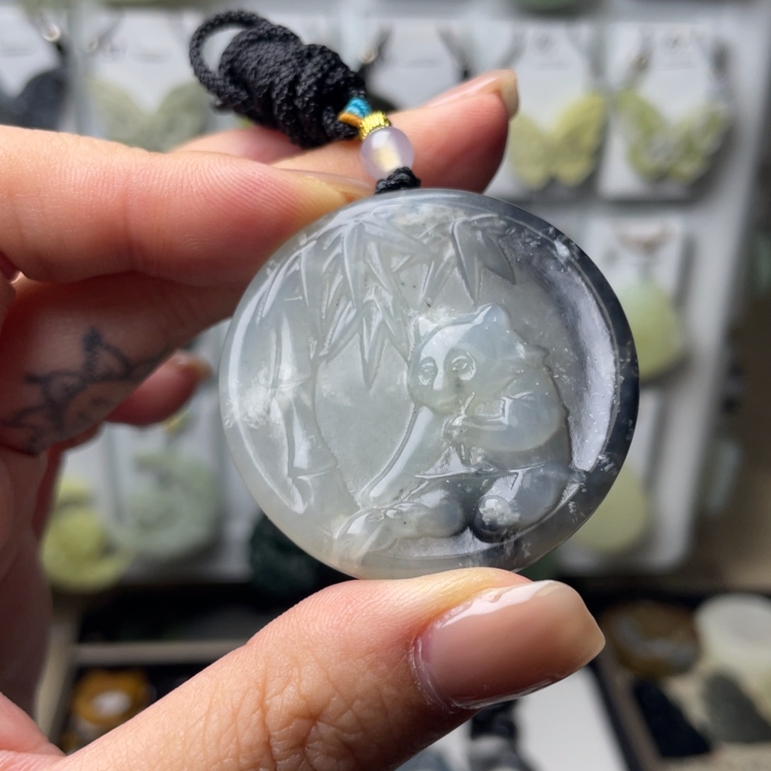 岫玉颈饰未镶嵌熊猫