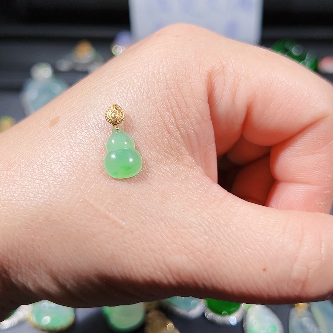 翡翠吊坠(不含链)18K金镶嵌