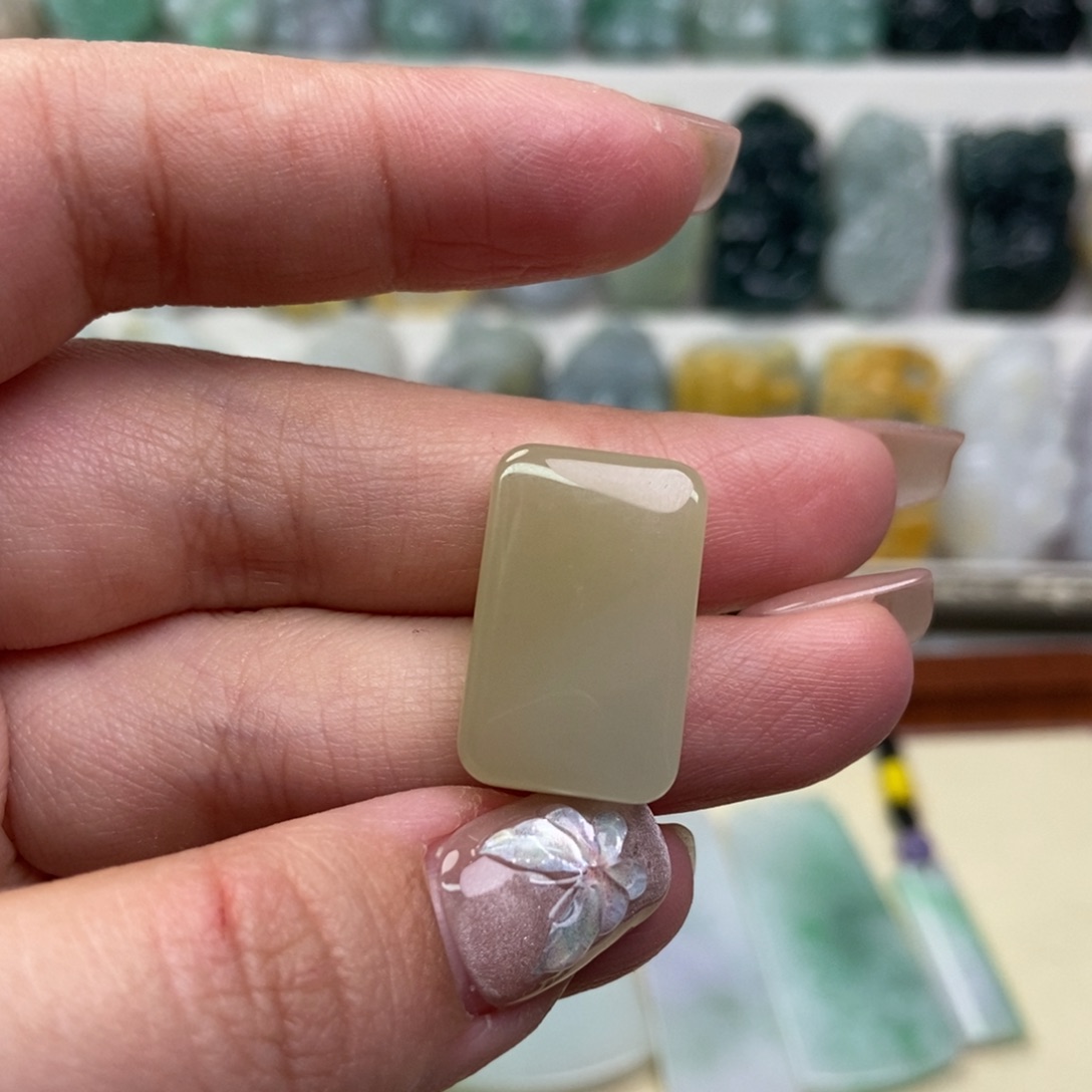 翡翠吊坠(赠链)未镶嵌?***锋