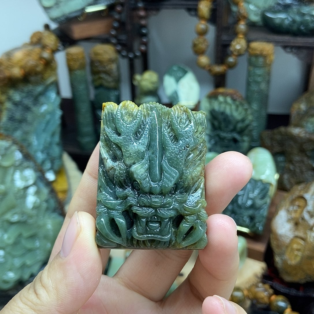岫岩河磨玉（透闪石质玉）未镶嵌把件
