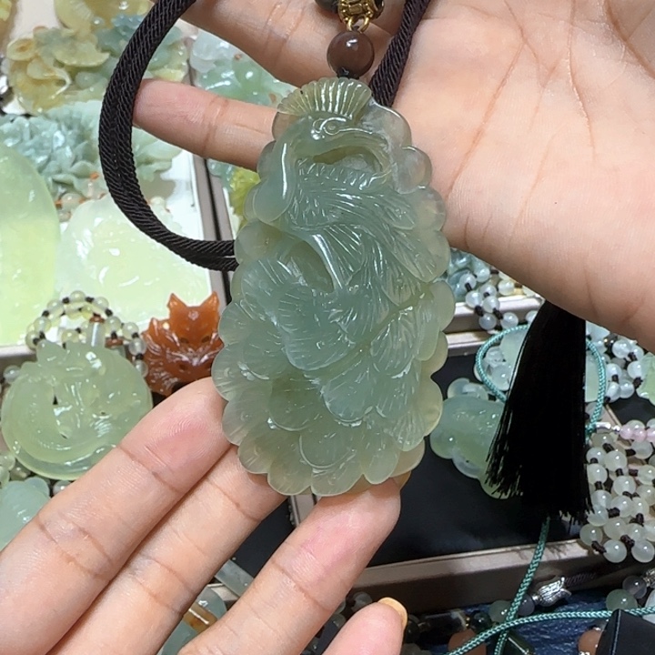 蛇纹石玉未镶嵌吊坠