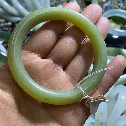 岫玉手镯未镶嵌57口径