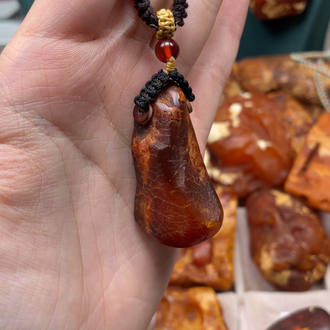 琥珀珠宝奇石未镶嵌