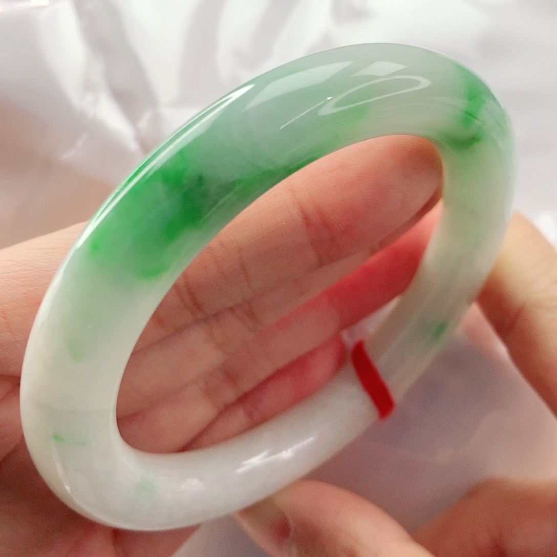 翡翠手镯（圆镯）未镶嵌，032