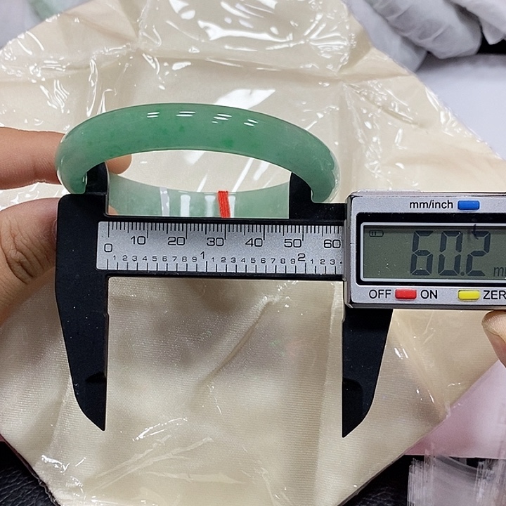 翡翠手镯未镶嵌66 