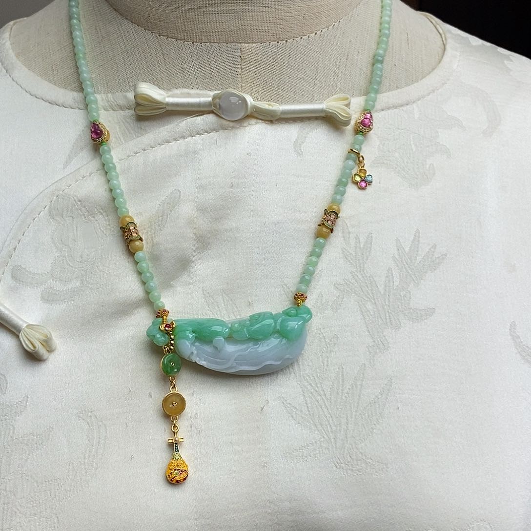 翡翠颈饰未镶嵌天然