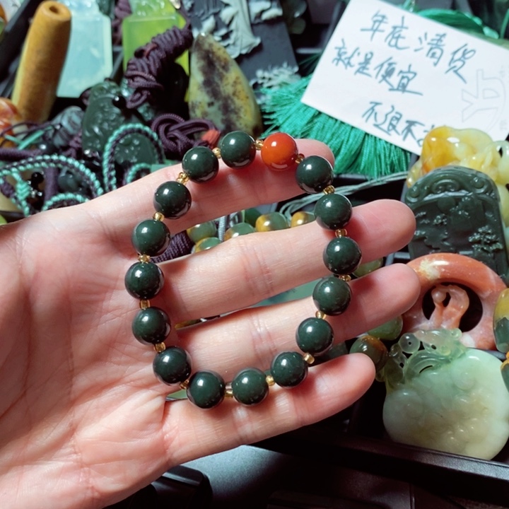 透闪石质玉颈饰未镶嵌