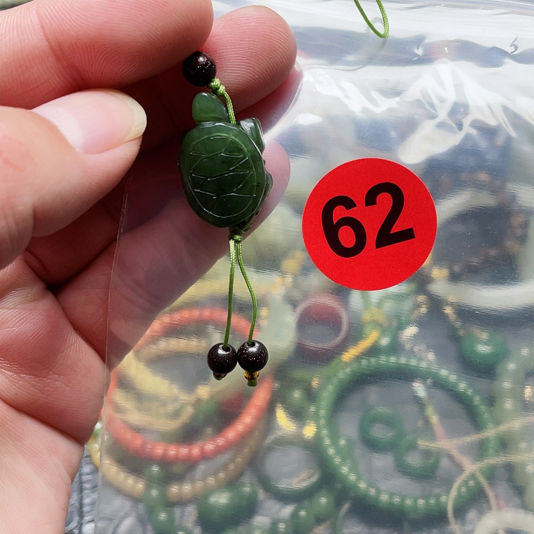 未镶嵌和田玉耳饰鱼*吊坠