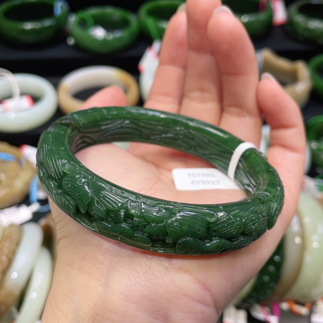 未镶嵌手镯和田玉18