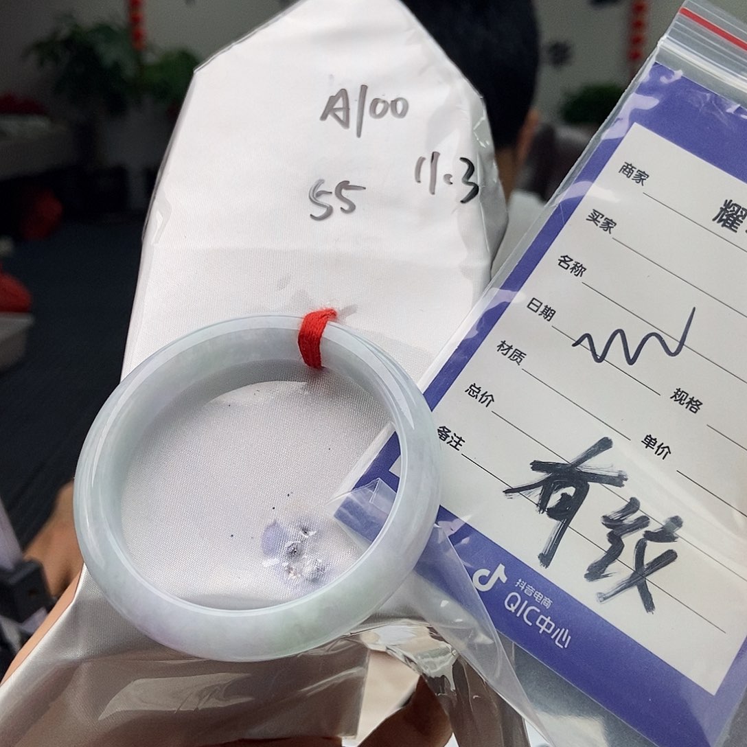 翡翠手镯未镶嵌颜色多样性发拍一发一