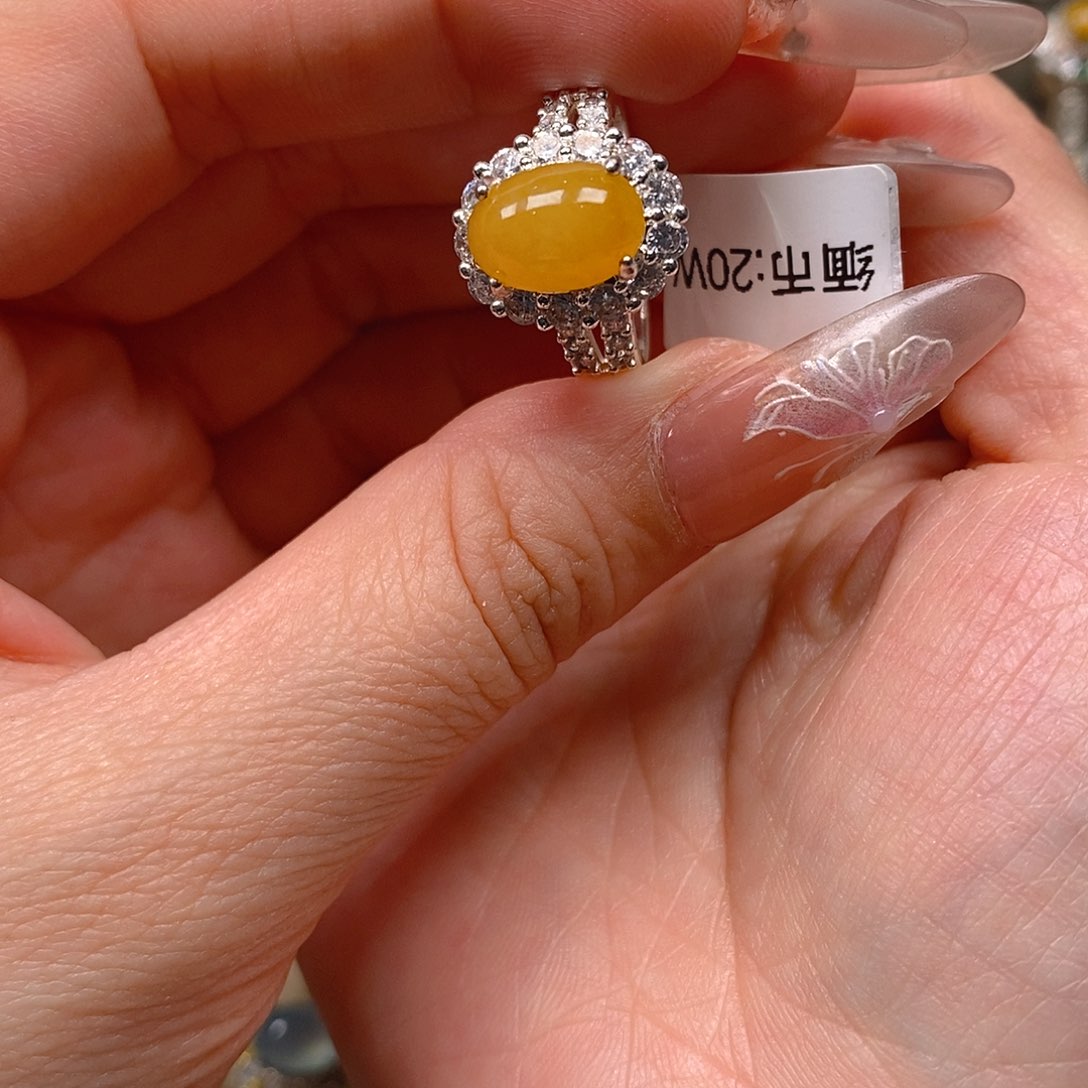 翡翠颈饰未镶嵌翡翠蛋面