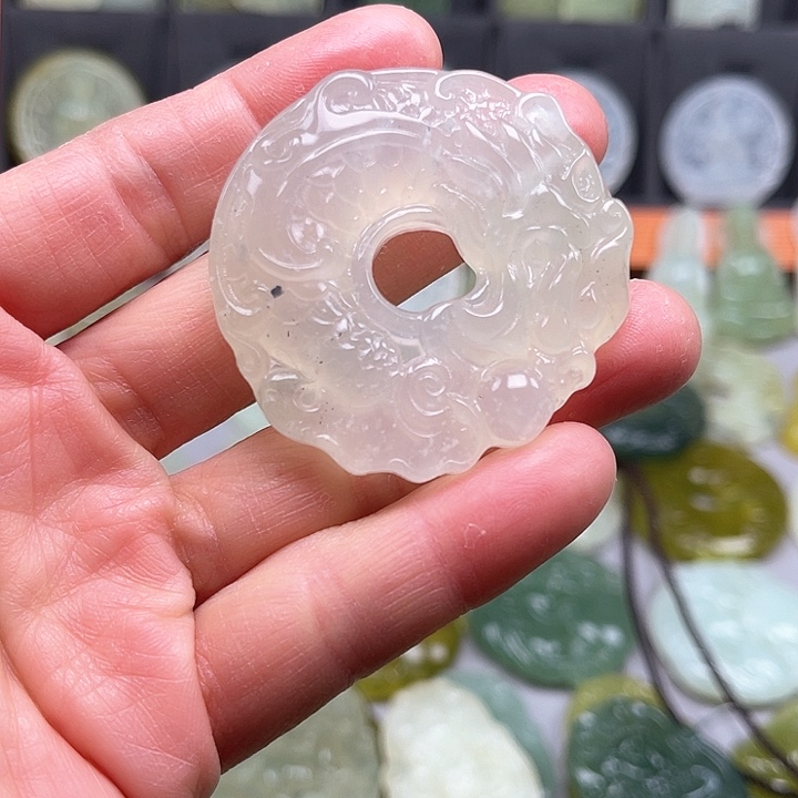 未镶嵌岫玉吊坠(赠链)b****g