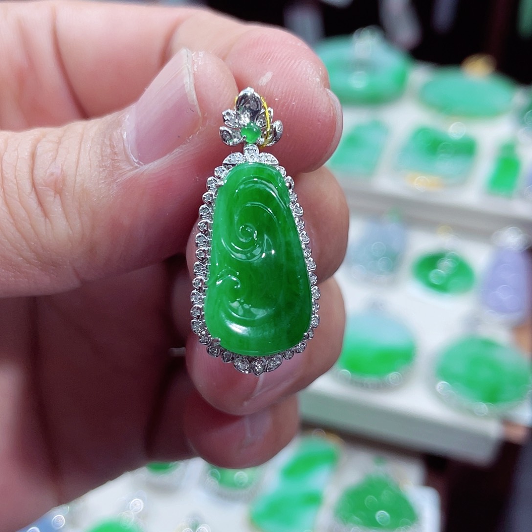 翡翠吊坠(不含链)18K金镶嵌
