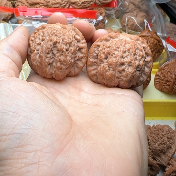 文玩核桃吊坠41血麒麟尖修