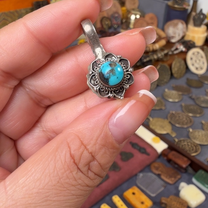 金属材质卡子一个