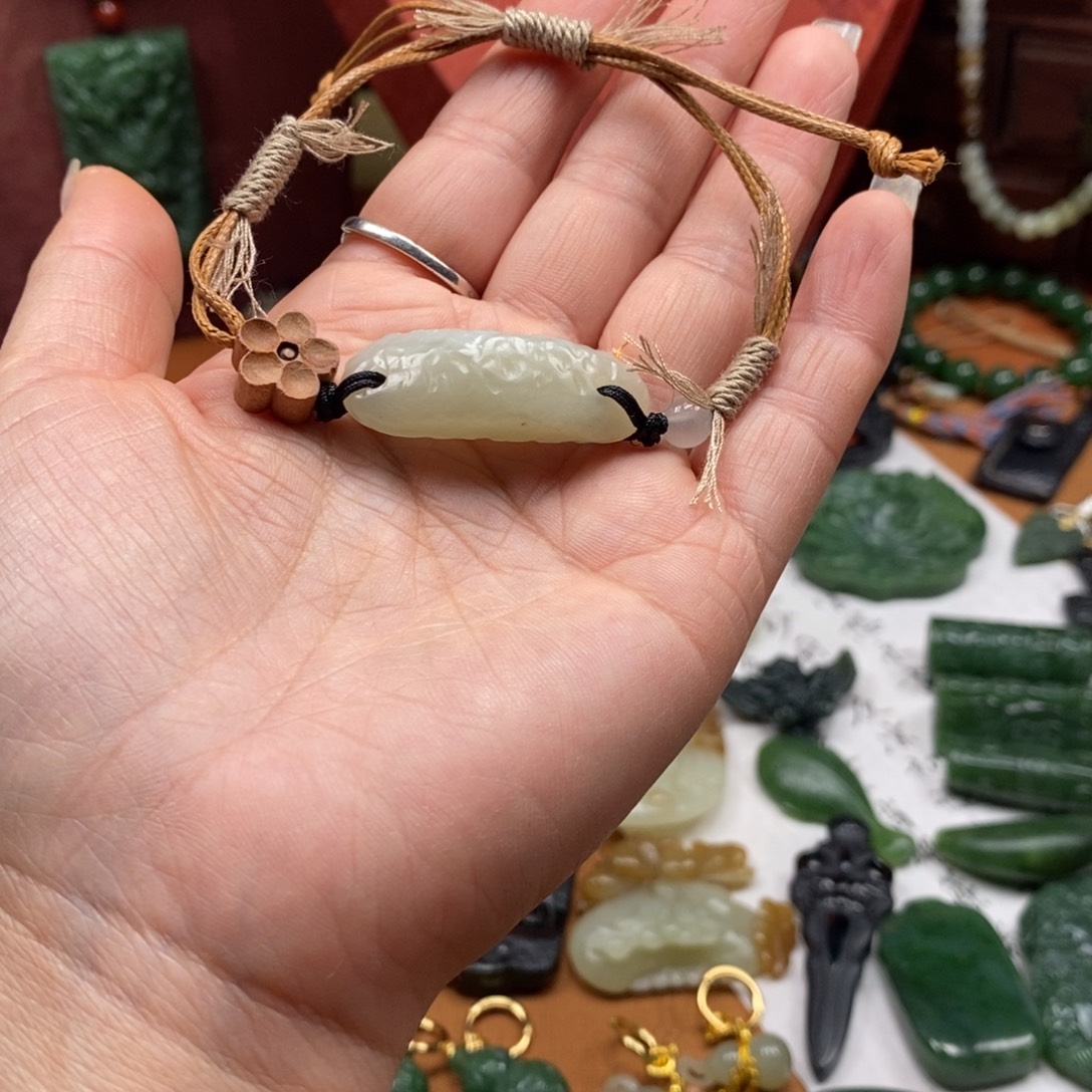 和田玉未镶嵌颈饰