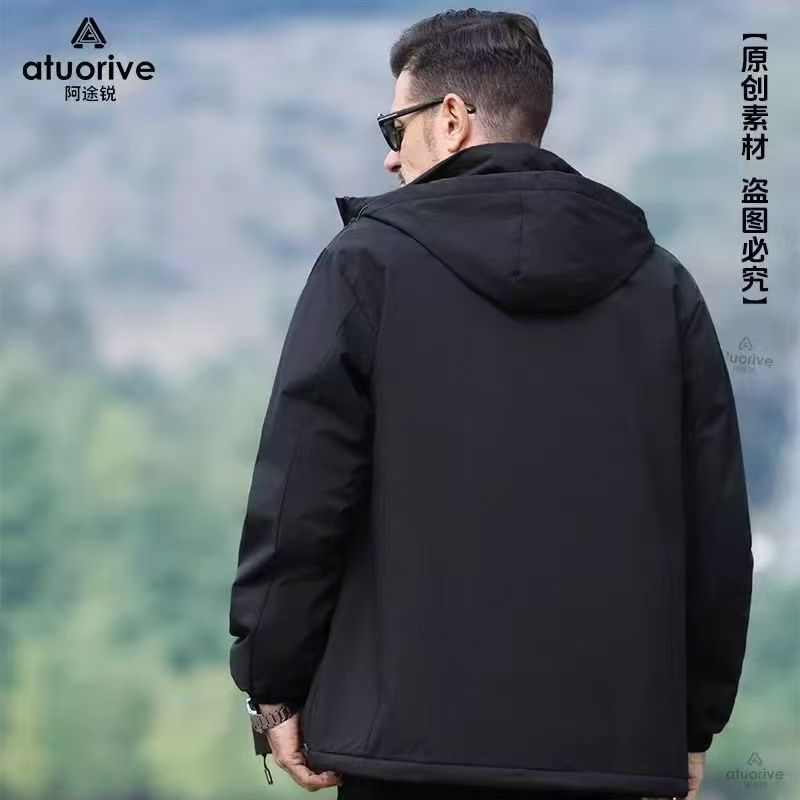 春秋冬厚款爸爸冲锋衣中年男士冬装加绒外套中老年人保暖夹克商务