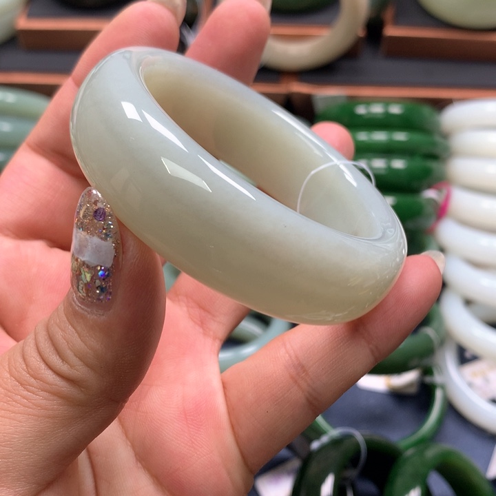 【闪购商品】未镶嵌手镯和田玉
