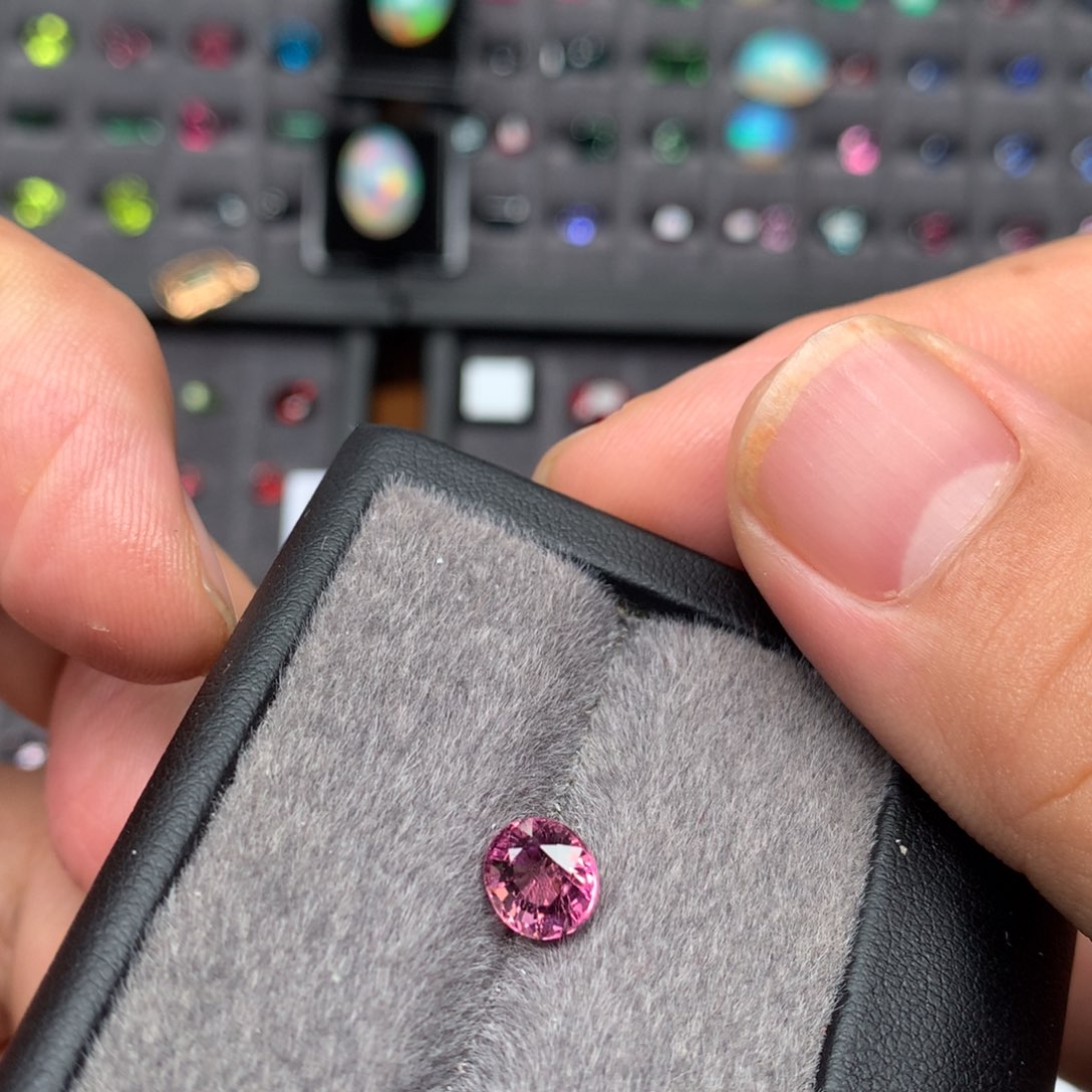 碧玺裸石未镶嵌1.615ct粉碧玺