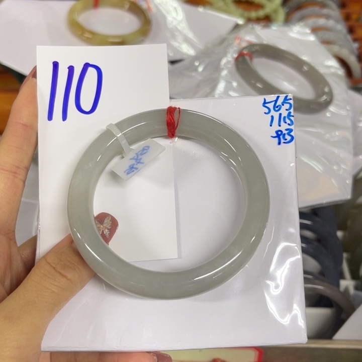 哟****和田玉未镶嵌手镯