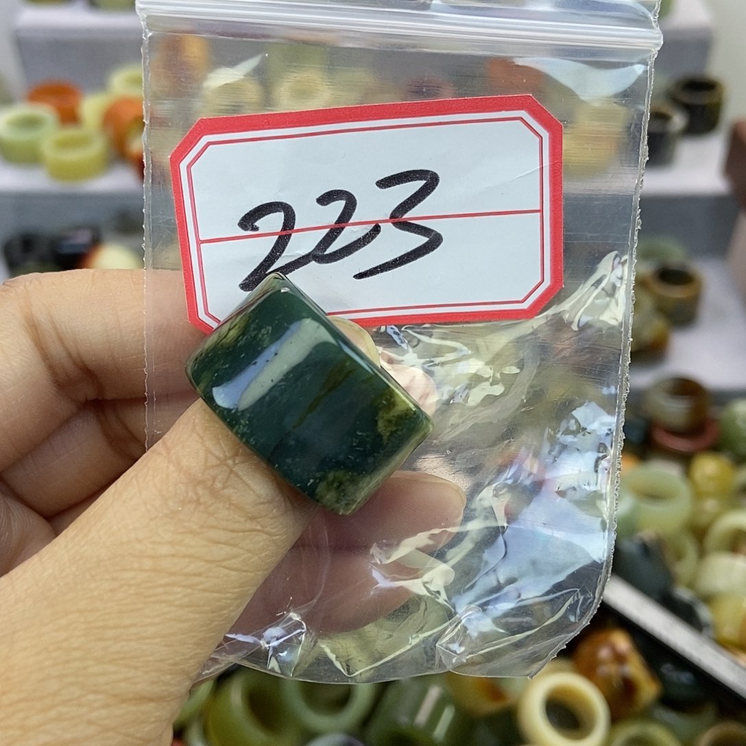小***舟蛇纹石玉未镶嵌戒指