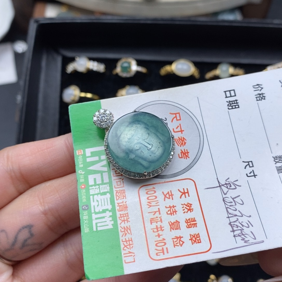 翡翠颈饰未镶嵌翡翠