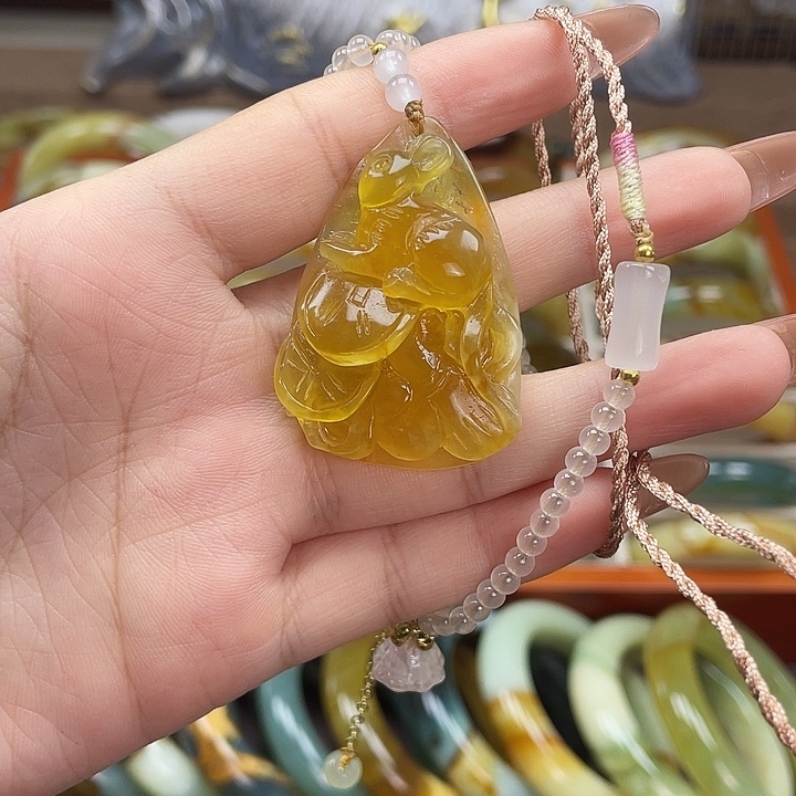 未镶嵌蛇纹石玉吊坠