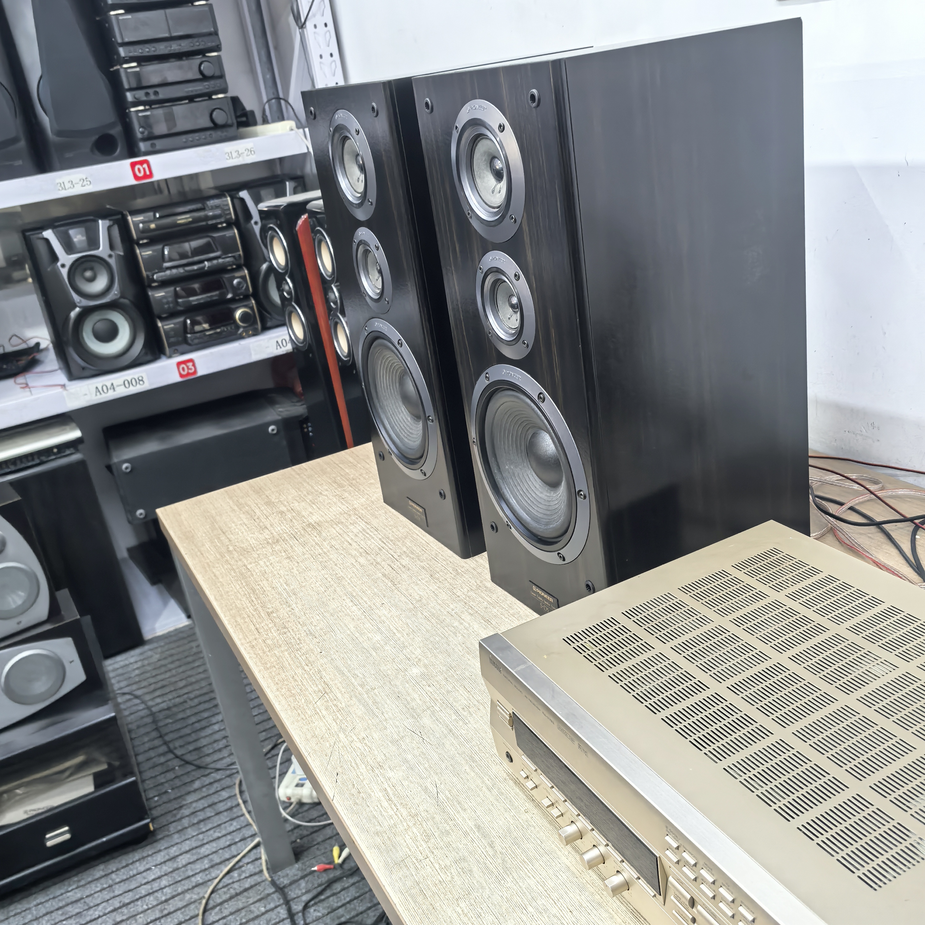 9新  功放音响，正常使用，邮费自理